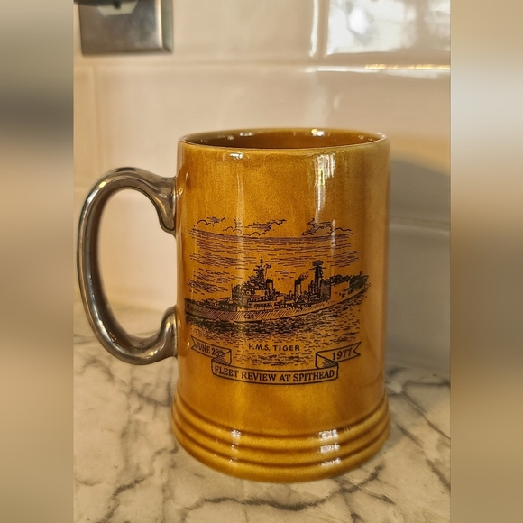 Queen Elizabeth II Lord Nelson Mug - Picture 2 of 5